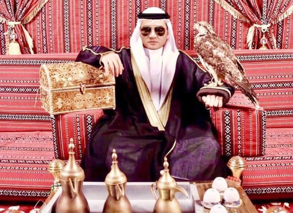 Cộng đồng mạng phát cuồng với 'nam vương' bóng đá dát vàng kín người ảnh 3