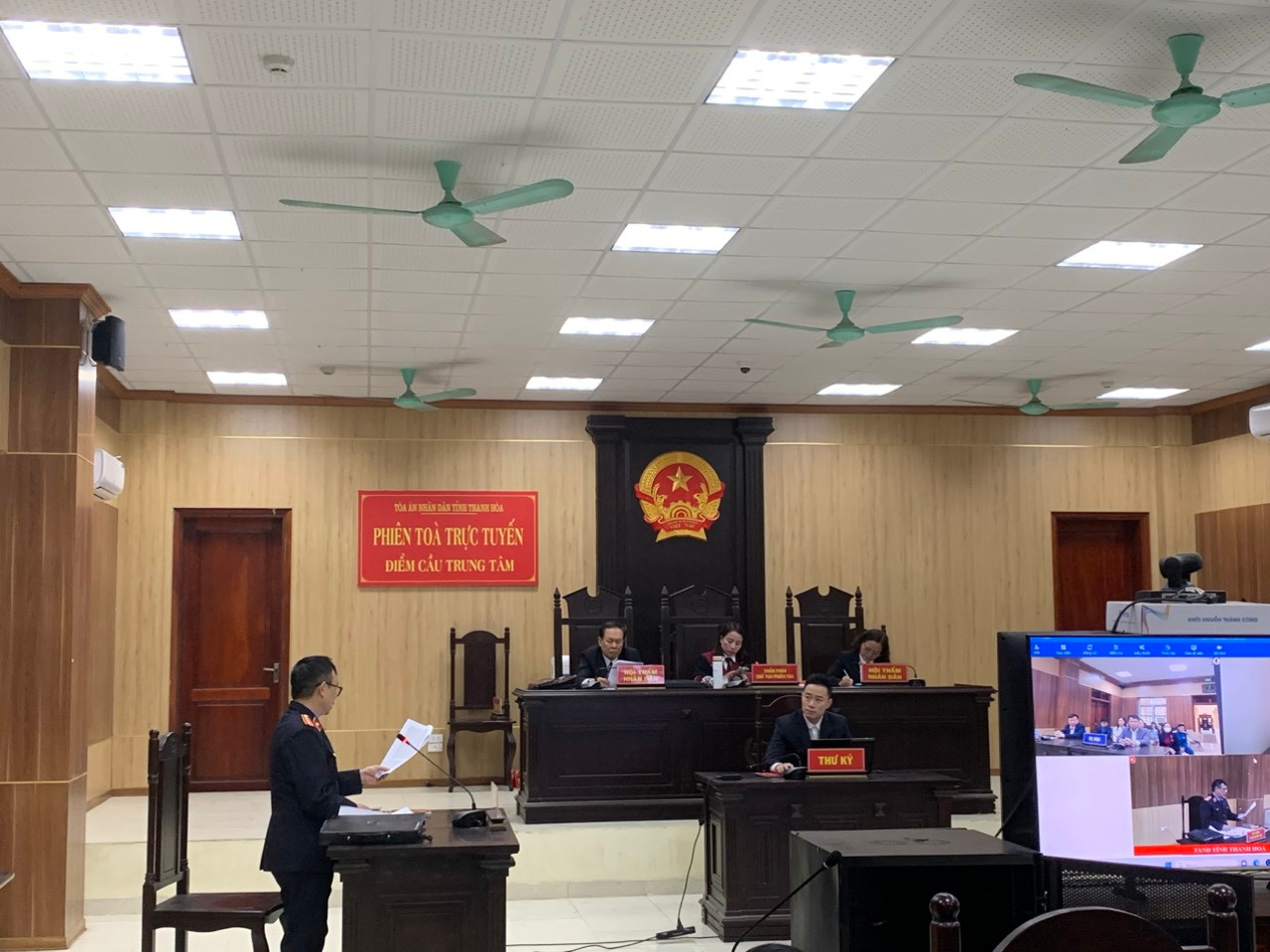 Phiên xét xử trực tuyến ngày 19/3/2024 vụ án "Trộm cắp tài sản". Phiên xét xử trực tuyến ngày 19/3/2024 vụ án "Trộm cắp tài sản".