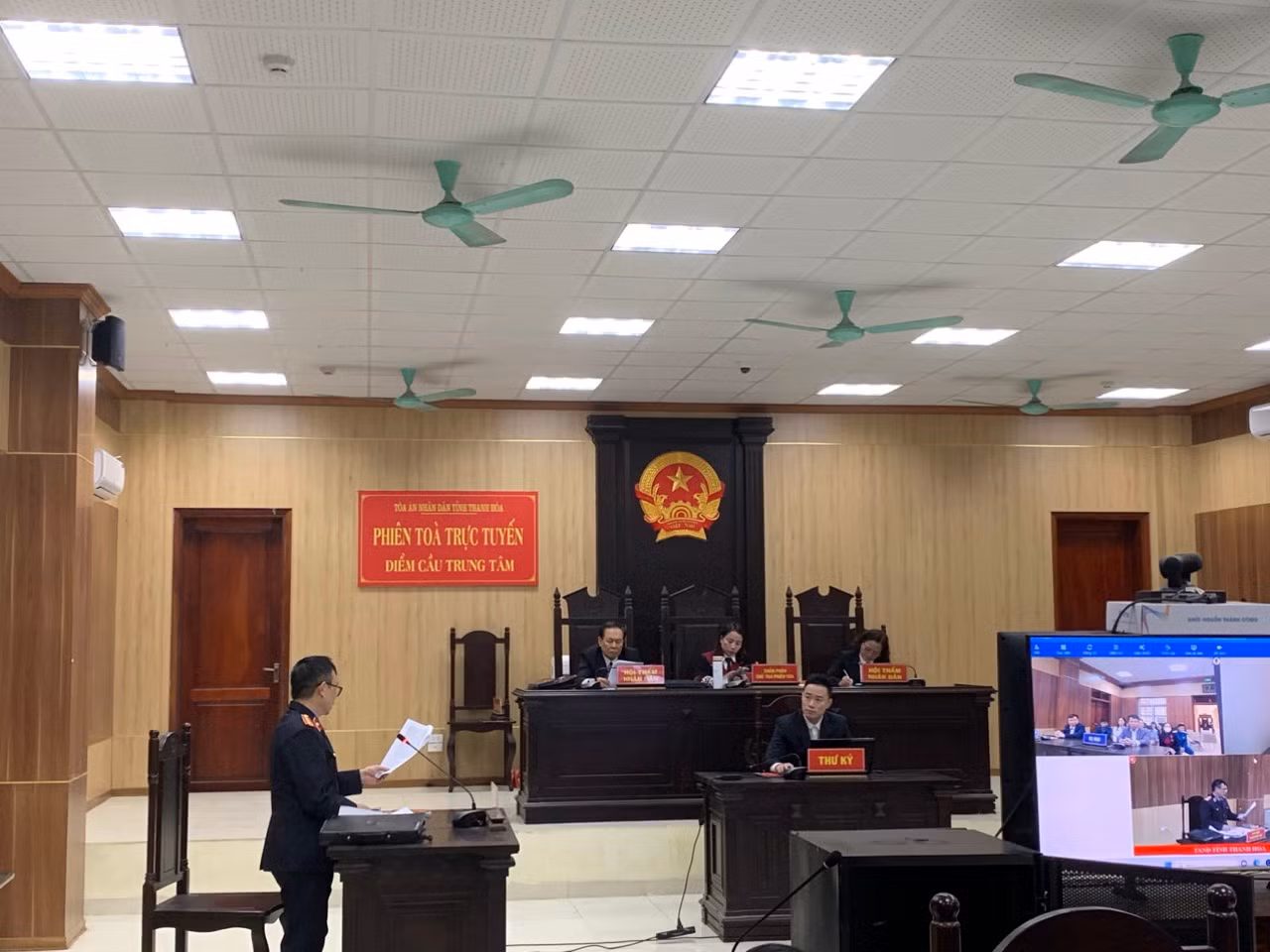 Phiên xét xử trực tuyến ngày 19/3/2024 vụ án "Trộm cắp tài sản". Phiên xét xử trực tuyến ngày 19/3/2024 vụ án "Trộm cắp tài sản".