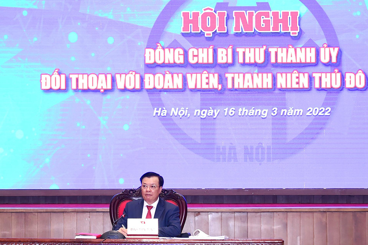 Bí thư Thành uỷ Hà Nội Đinh Tiến Dũng đối thoại với đoàn viên, thanh niên Thủ đô năm 2022 Bí thư Thành uỷ Hà Nội Đinh Tiến Dũng đối thoại với đoàn viên, thanh niên Thủ đô năm 2022