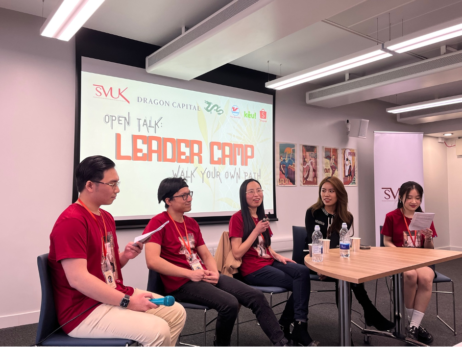 Buổi toạ đàm “Walk your own path – Hãy đi theo cách của bạn” Buổi toạ đàm “Walk your own path – Hãy đi theo cách của bạn”