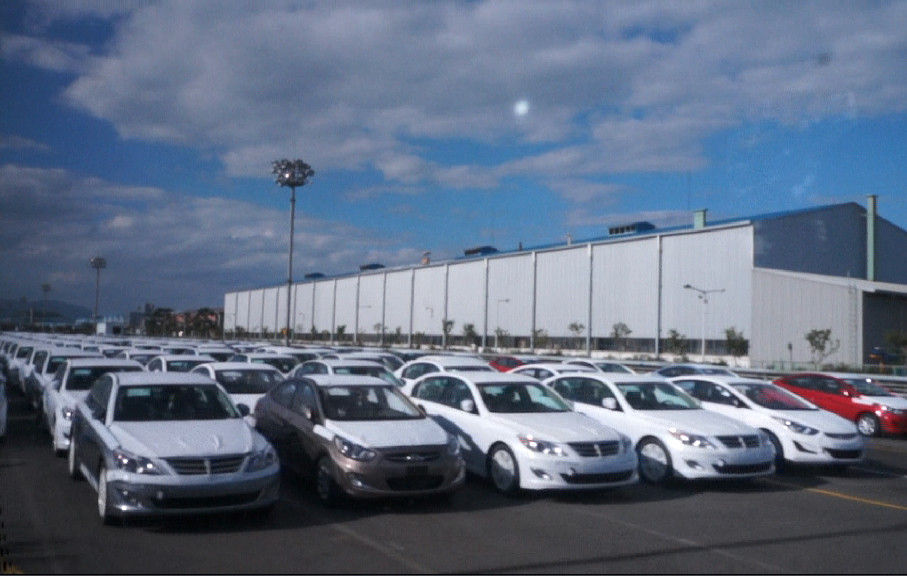 Xe vừa ra lò đang chờ để chạy thử. Xe vừa ra lò đang chờ để chạy thử