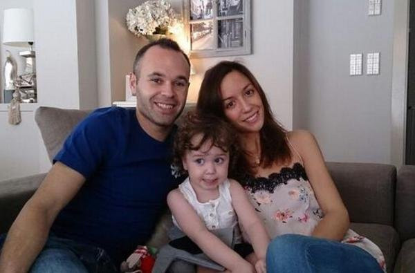 Gia đình Iniesta chuẩn bị có thêm thành viên mới