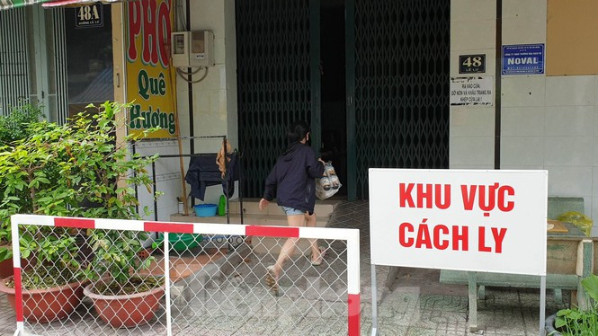 Gần 200 người tiếp xúc với 3 ca bệnh vừa phát hiện ở TPHCM, kết quả xét nghiệm ra sao? ảnh 1