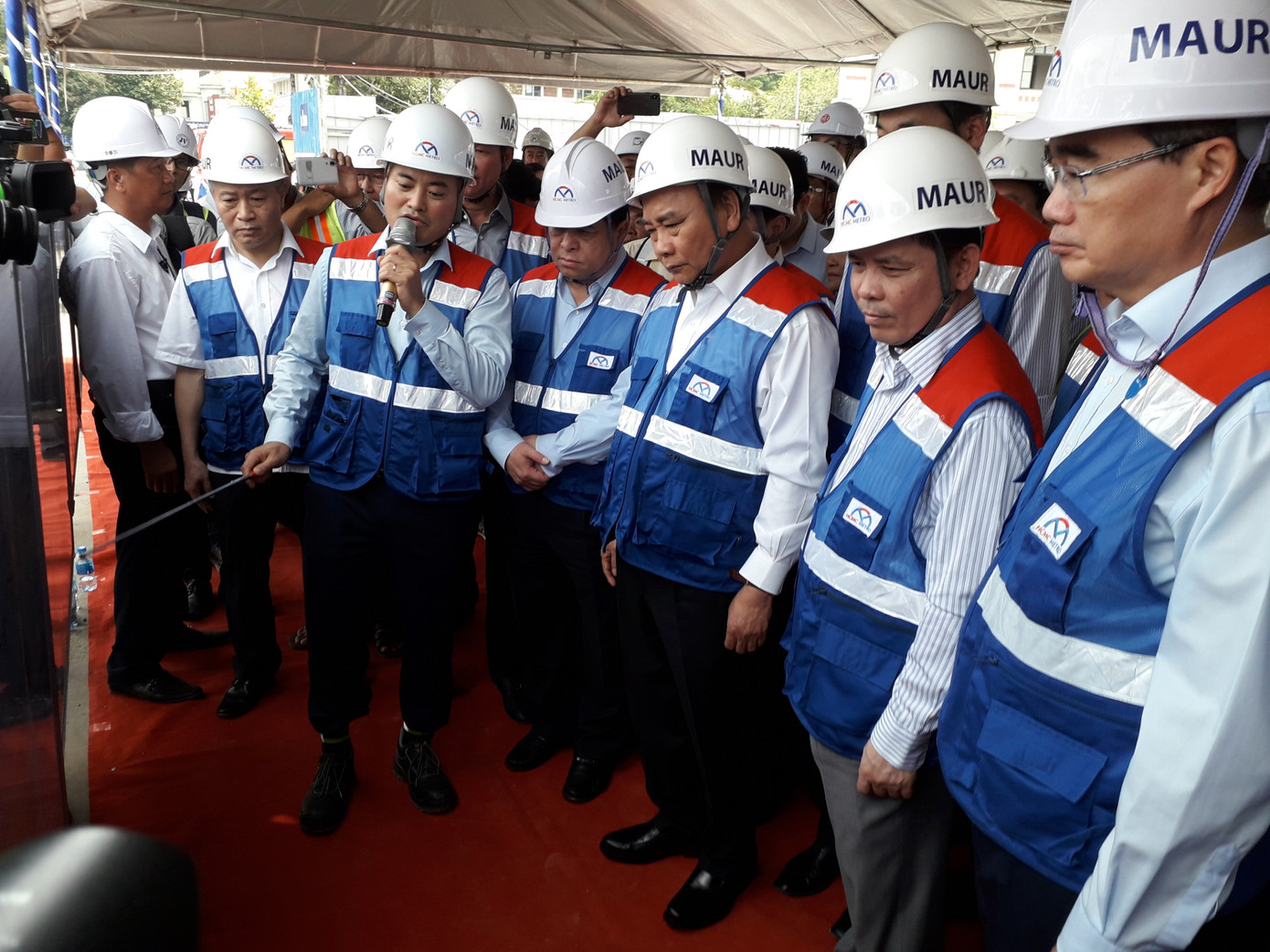 Thủ tướng Nguyễn Xuân Phúc làm việc với TPHCM gỡ vướng trong giải ngân đầu tư công ảnh 2