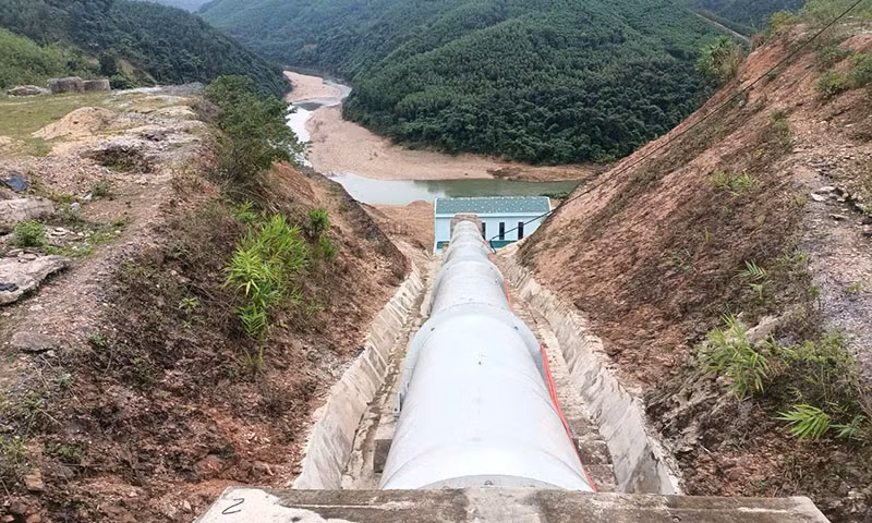Thuỷ điện La Trọng chỉ còn chờ... kéo dây. Thuỷ điện La Trọng chỉ còn chờ... kéo dây.