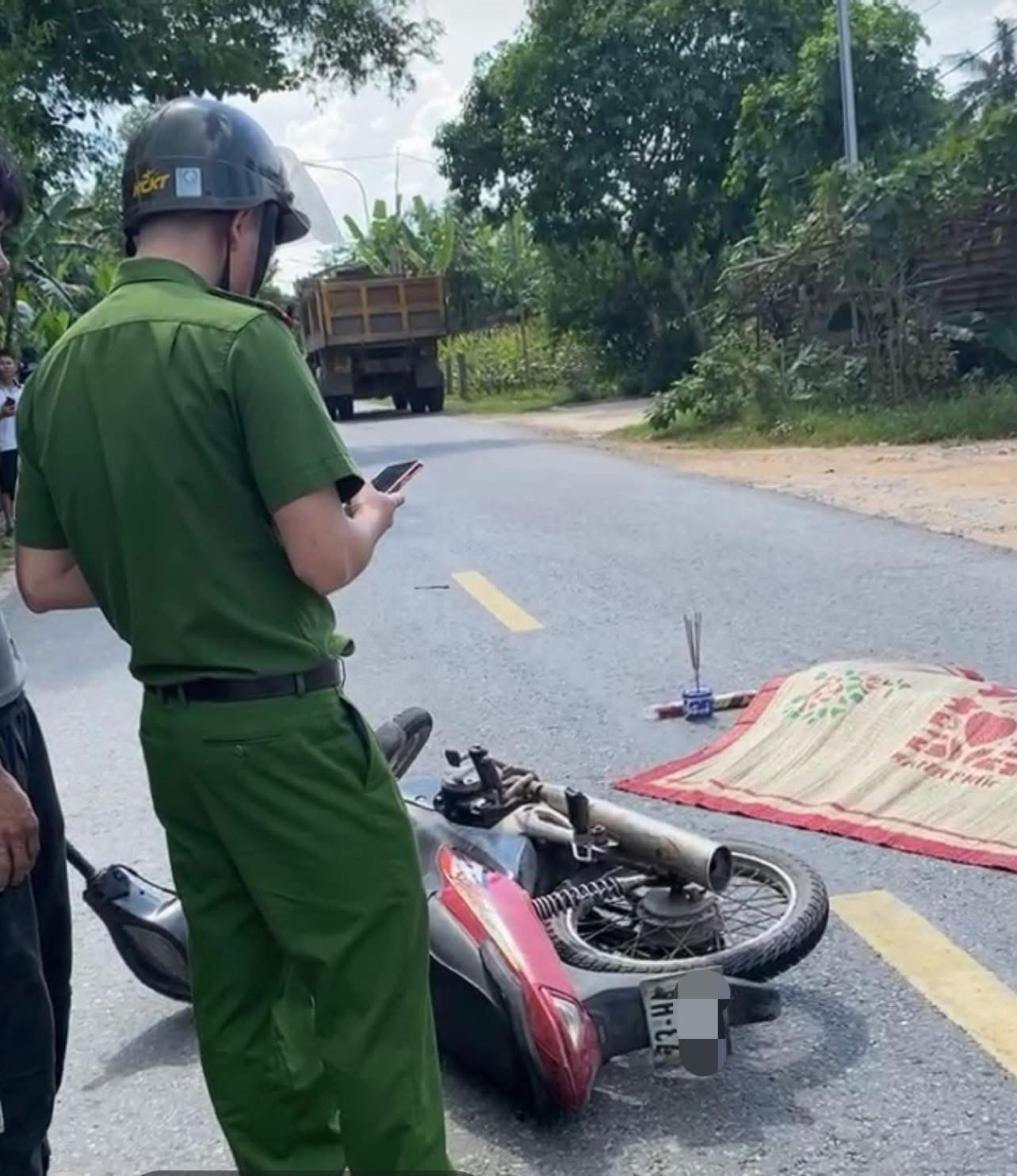 Lực lượng chức năng có mặt kịp thời để điều tra nguyên nhân vụ tai nạn. Lực lượng chức năng có mặt kịp thời để điều tra nguyên nhân vụ tai nạn.