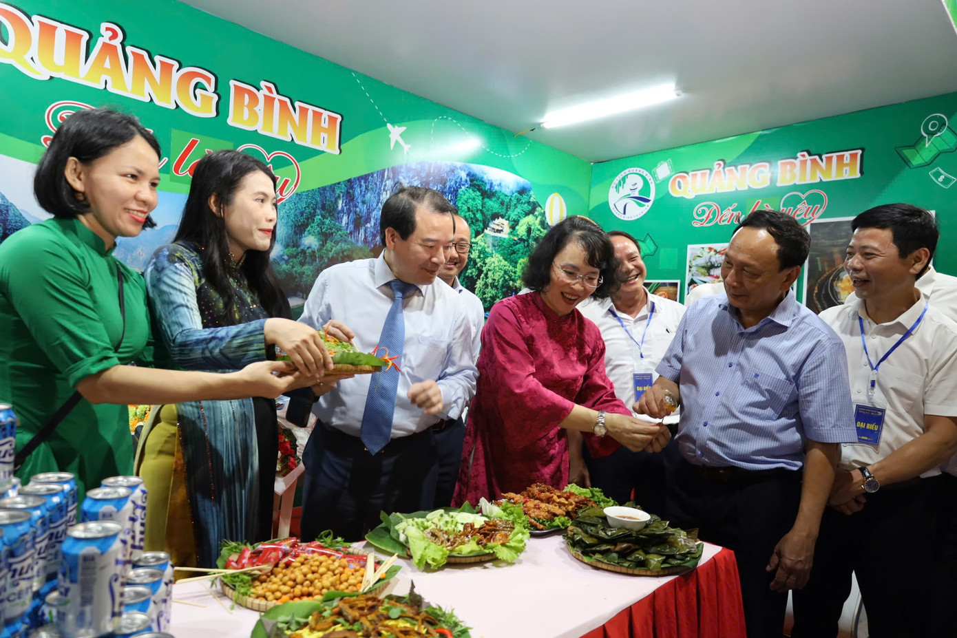 Đặc sản cả nước hội tụ về Quảng Bình trong lễ hội "hương sắc quê nhà".