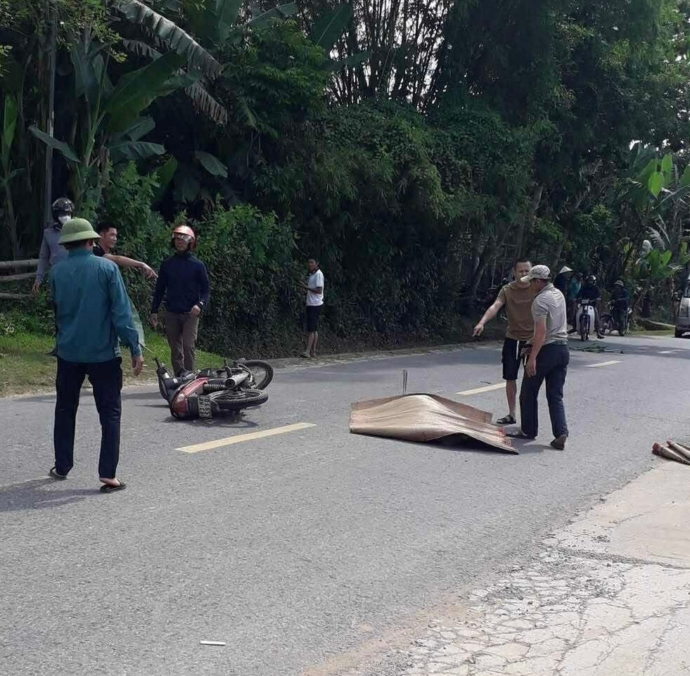 Sau 2 cú va chạm mạnh, Đinh Đ. tử vong tại chỗ. Sau 2 cú va chạm mạnh, Đinh Đ. tử vong tại chỗ.