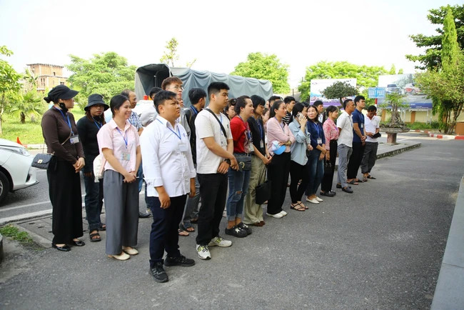 Các thí sinh nghiêm túc thực hiện các quy định trước khi vào vòng thi sát hạch.