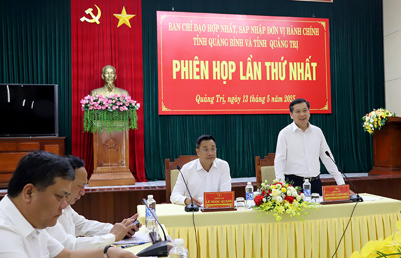 Bí thư Tỉnh uỷ Quảng Trị Nguyễn Long Hải phát biểu tại phiên họp.