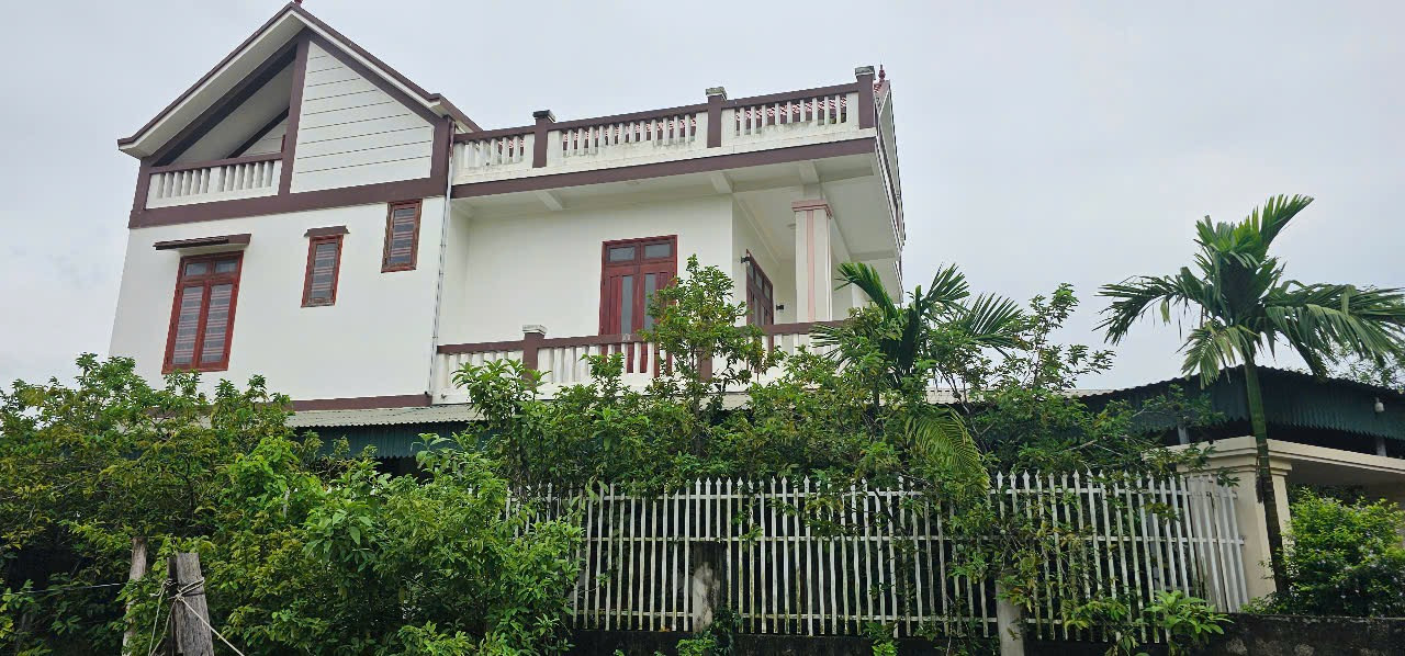 Dòng họ đã từng đồng ý cho ông Lam bà Điểu phần đất đã lỡ xây nhà kiên cố nhưng vợ chồng nhà này không đồng ý mà muốn chiếm toàn bộ diện tích đất.