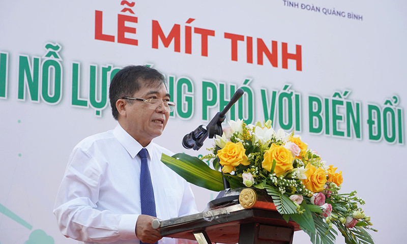 Phó chủ tịch Thường trực UBND tỉnh Quảng Bình phát biểu tại buổi lễ. Phó chủ tịch Thường trực UBND tỉnh Quảng Bình phát biểu tại buổi lễ.