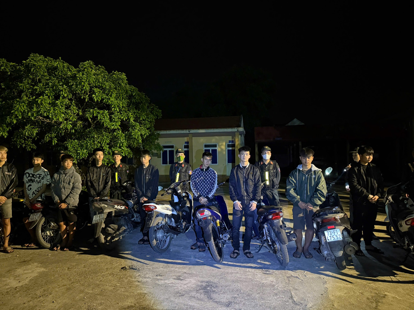 Hàng loạt "quái xế" bị xử lý trong các đợt ra quân.