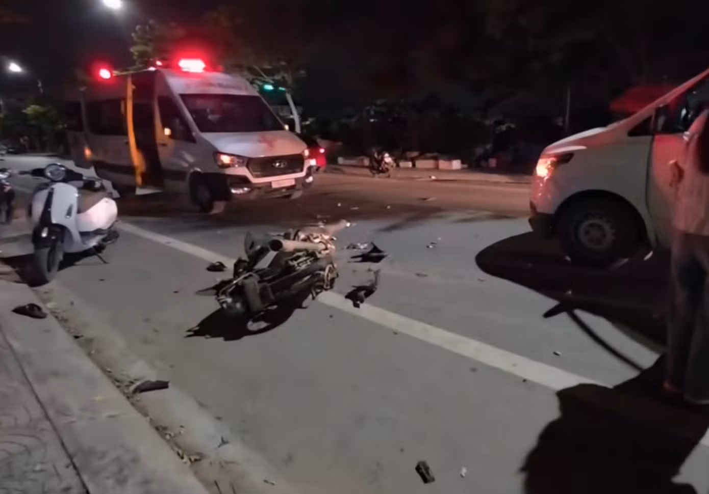 Hiện trường vụ tai nạn. (Ảnh cắt từ clip). Hiện trường vụ tai nạn. (Ảnh cắt từ clip).