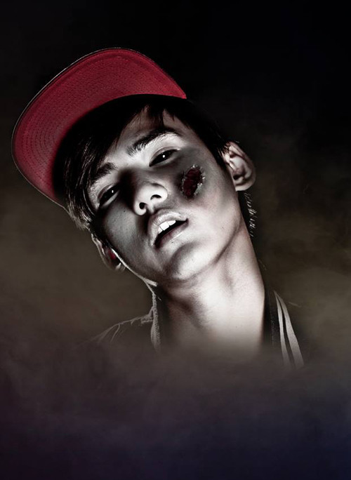 Đăng Khoa Idol cực kỳ thích thú với trò dọa ma bạn bè. Một tuần hot boy này phải làm bạn cùng nhà hét toáng lên vì sợ hãi đến 2, 3 lần