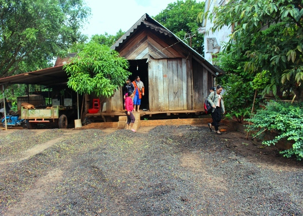 Em gái chia sẻ niềm vui từ quê nhà sau khi H’Hen Niê lọt Top 5 HHHV ảnh 3