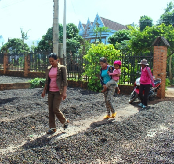 Dân làng chia sẻ cảm xúc khi H’Hen Niê lọt Top 5 Hoa hậu Hoàn vũ ảnh 4