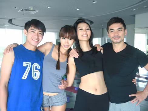 Quang Đăng, Hà Anh, Huyền Trang, Đức Hải đã có một buổi tập Yoga thú vị