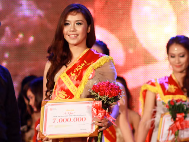 Á khôi 1 Phạm Thùy Dương 