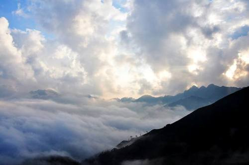 Biển mây trên độ cao 2.979 m