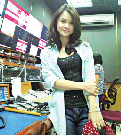 Vũ Trà My nay đã trở thành một biên tập viên - MC xinh đẹp của truyền hình. Vũ Trà My nay đã trở thành một biên tập viên - MC xinh đẹp của truyền hình