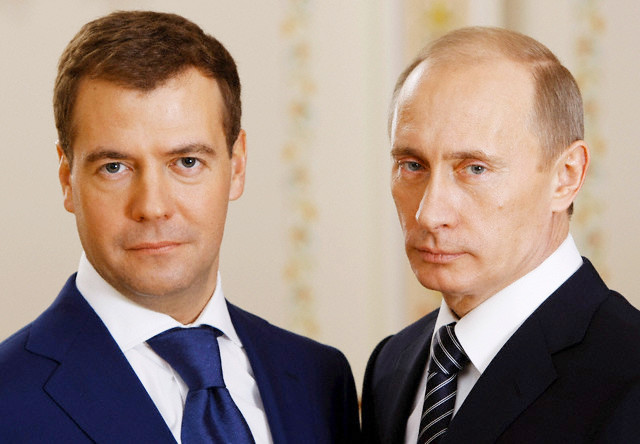 Thủ tướng Putin (phải) và Tổng thống Medvedev sẽ “đổi vế” cho nhau?. Ảnh: Getty Images. Thủ tướng Putin (phải) và Tổng thống Medvedev sẽ “đổi vế” cho nhau?. Ảnh: Getty Images