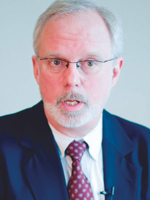 Đại sứ Shear có chứng chỉ môn đấu kiếm Nhật Kendo Ảnh: The Washington Times