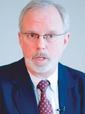 Đại sứ Shear có chứng chỉ môn đấu kiếm Nhật Kendo Ảnh: The Washington Times