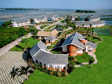 Khu nghỉ dưỡng Abalone trên phá Tam Giang. 