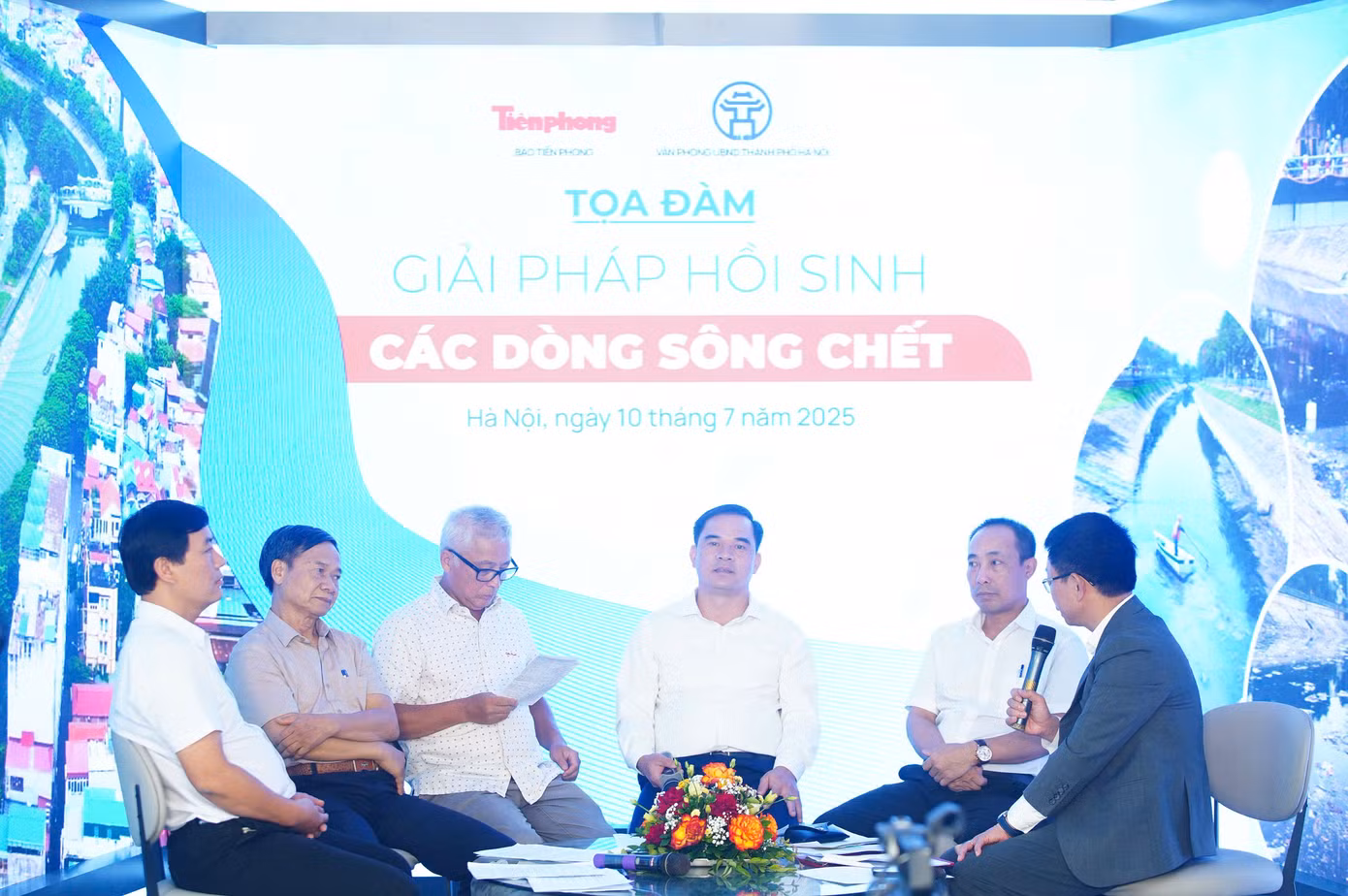 Khách mời tham gia thảo luận