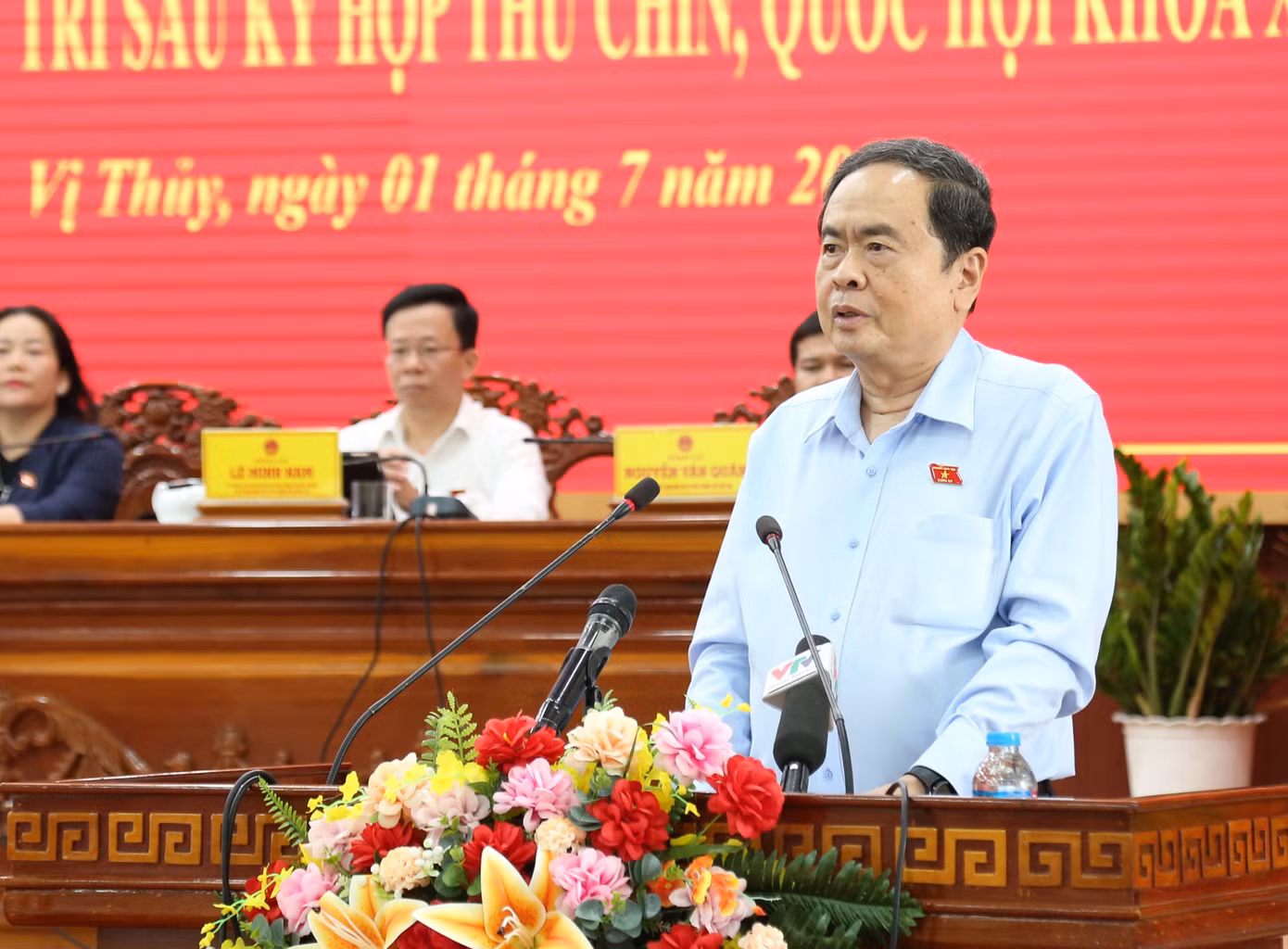 Chủ tịch Quốc hội Trần Thanh Mẫn phát biểu trước cử tri. Chủ tịch Quốc hội Trần Thanh Mẫn phát biểu trước cử tri.