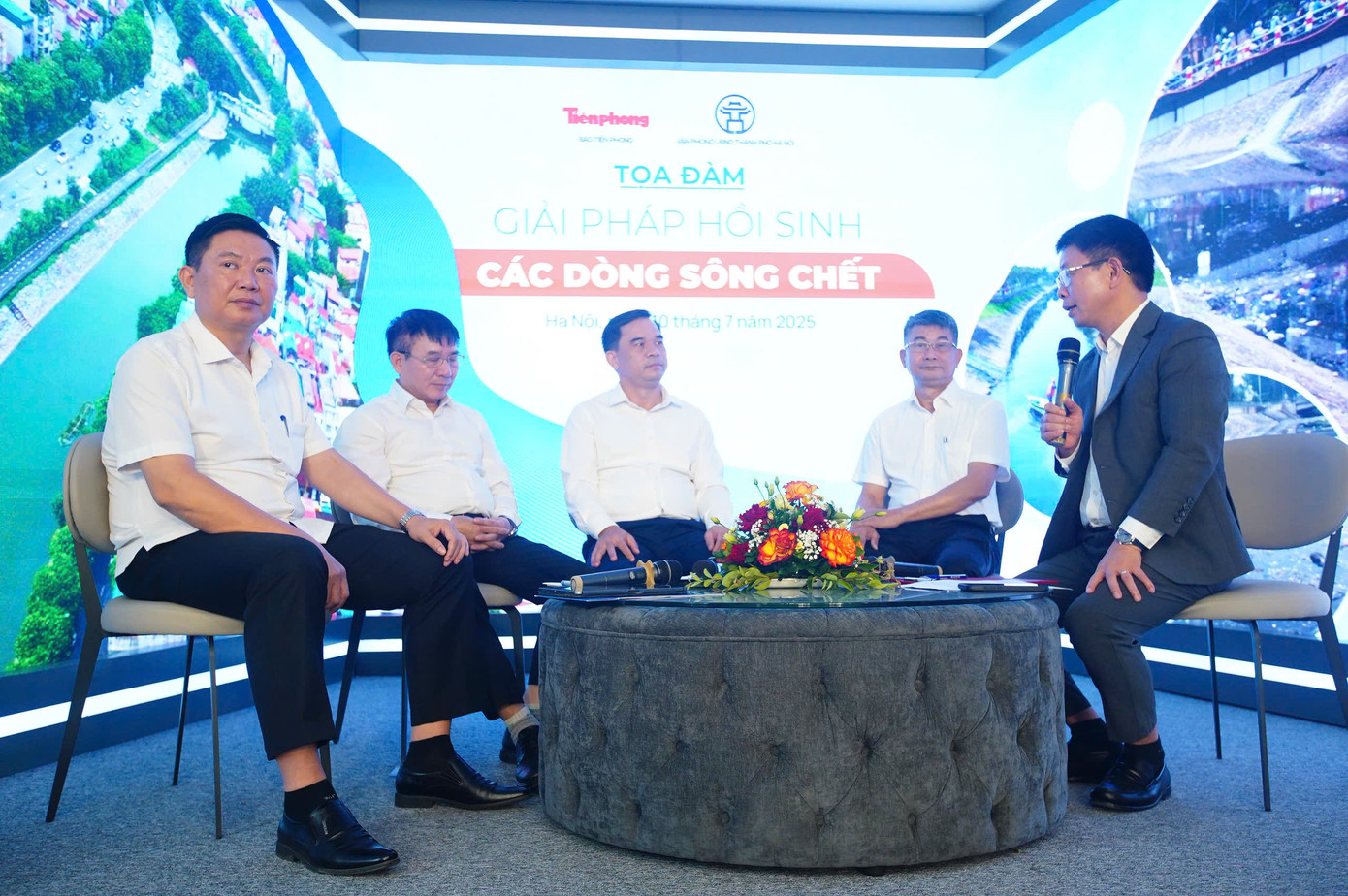 Khách mời tham gia thảo luận