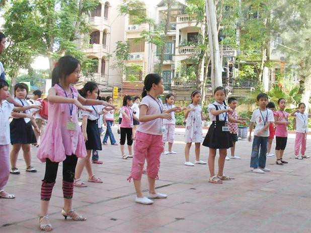 Các chuyên gia cho rằng nên có những biện pháp đột phá để bảo vệ học sinh trước nạn xâm hại tình dục. Ảnh: Quý Hiên