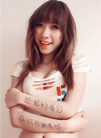 Cô gái viết thư tình lên cơ thể ảnh 7