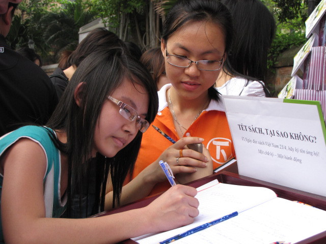 Cùng ký tên ủng hộ Ngày Tết sách. Cùng ký tên hưởng ửng Ngày Tết sách