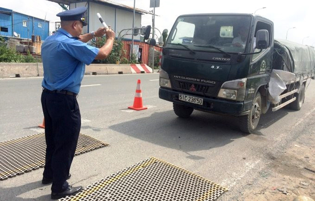 Kiến nghị mở rộng việc sử dụng cân tải trọng tự động để “phạt nguội” xe quá tải ở TPHCM. (Ảnh minh họa) Kiến nghị mở rộng việc sử dụng cân tải trọng tự động để “phạt nguội” xe quá tải ở TPHCM. (Ảnh minh họa)