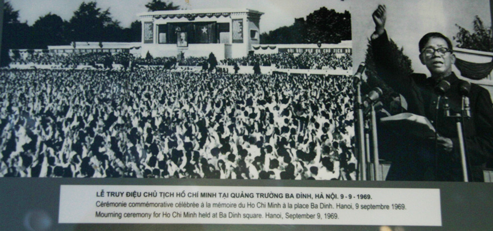Lễ truy điệu Chủ tịch Hồ Chí Minh tại quảng trường Ba Đình (Hà Nội) ngày 9 - 9 - 1969)