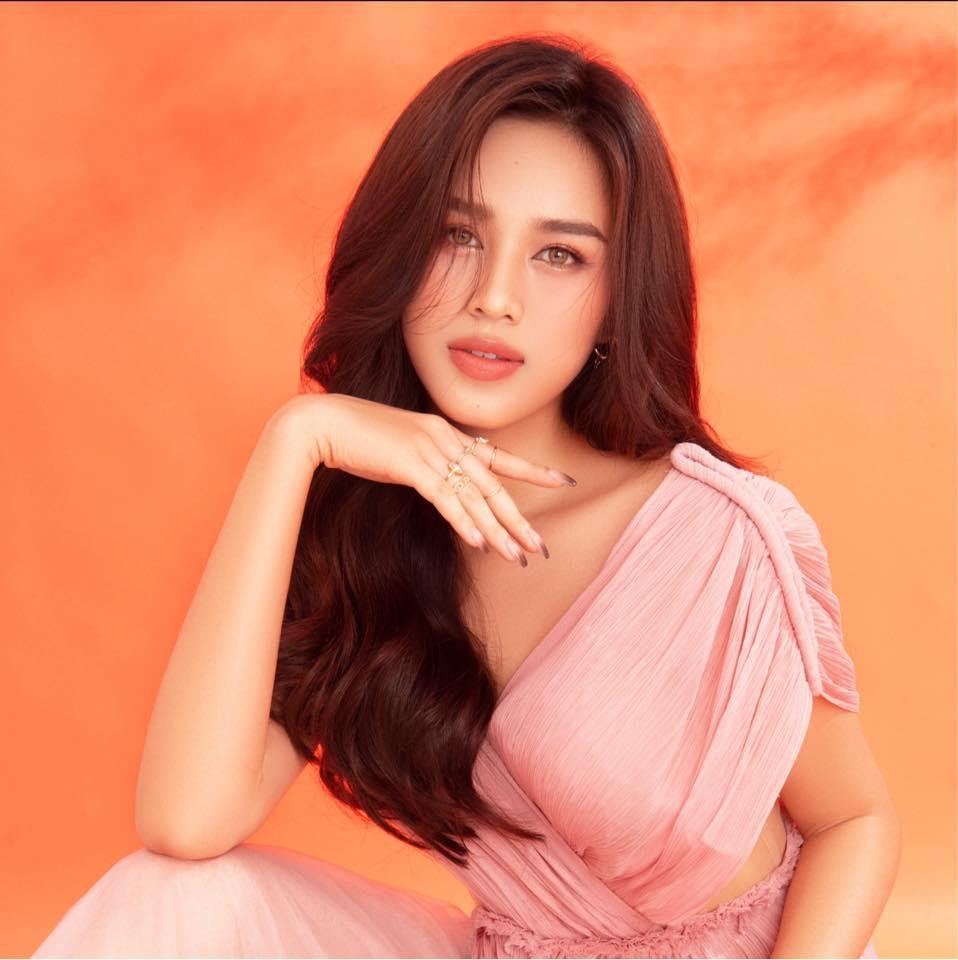 Đỗ Thị Hà bất ngờ gặp trục trặc ở phần thi có thể giúp cô vào thẳng Top 12 tại Miss World. Đỗ Thị Hà bất ngờ gặp trục trặc ở phần thi có thể giúp cô vào thẳng Top 12 tại Miss World.