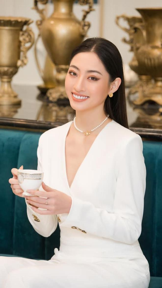 Miss World Vietnam 2019 khoe nhan sắc thanh lịch gợi cảm dịp đầu năm.