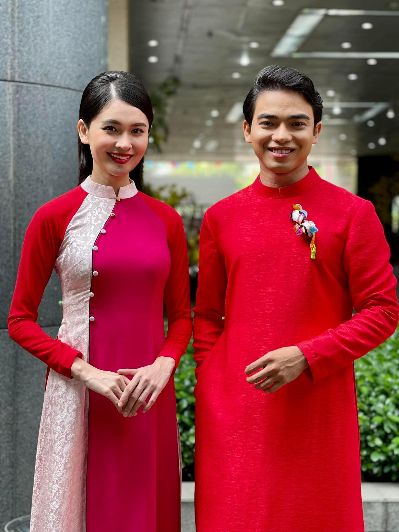 Những ngày đầu năm, Thuỳ Dung vẫn bận rộn với việc ghi hình cho đài HTV. Người đẹp mặc áo dài truyền thống khi lên hình ngày mùng 2 Tết.