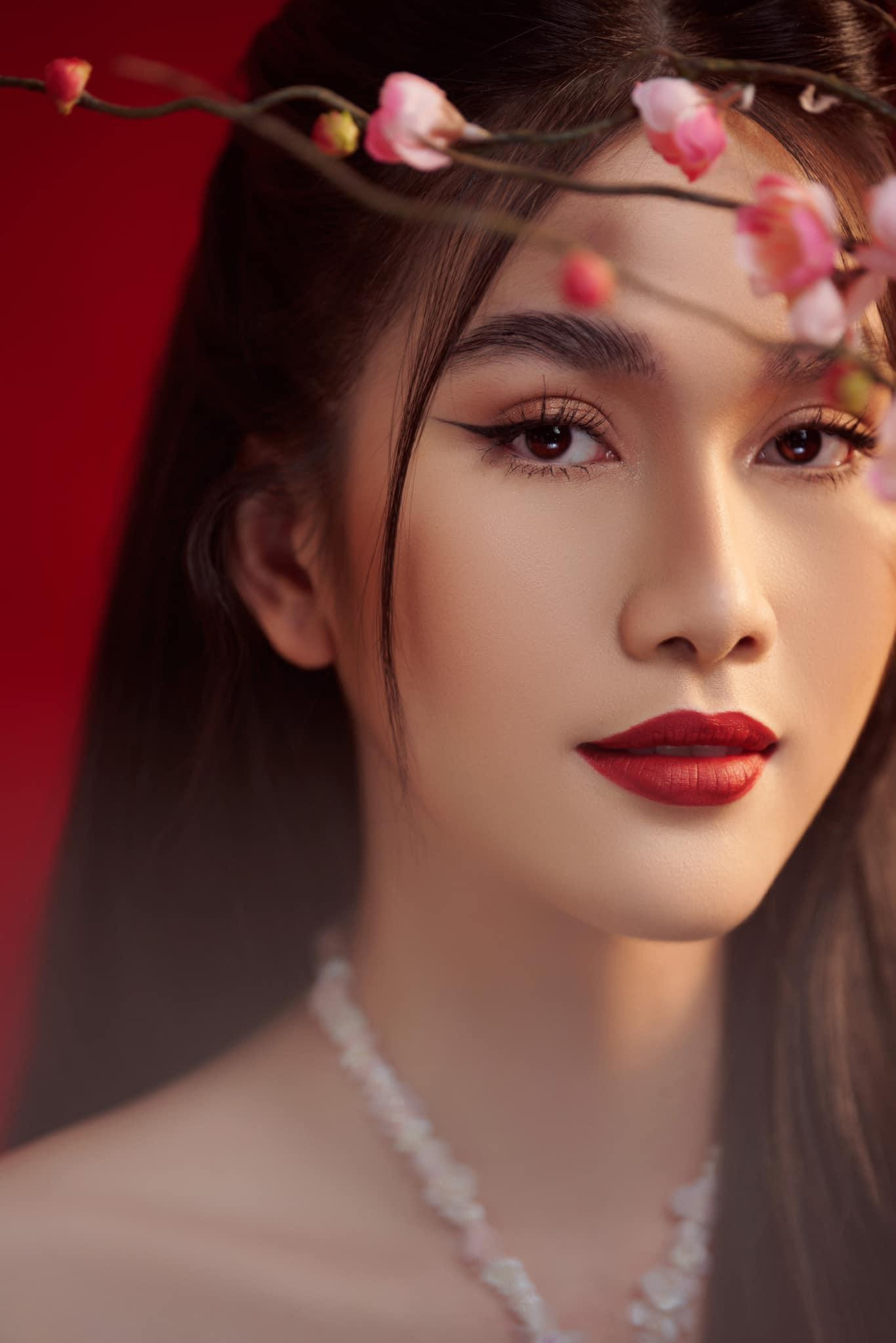 Á hậu Phương Anh xinh đẹp tựa 'mỹ nhân cổ trang' trong bộ ảnh đầu năm mới. Á hậu Phương Anh xinh đẹp tựa 'mỹ nhân cổ trang' trong bộ ảnh đầu năm mới.