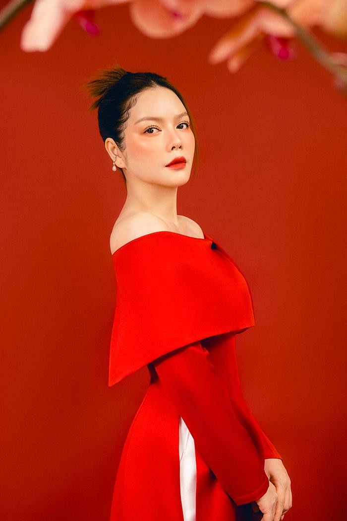 Bộ ảnh chọn tông đỏ làm chủ đạo, màu sắc phổ biến nhất được dùng trong dịp Tết.