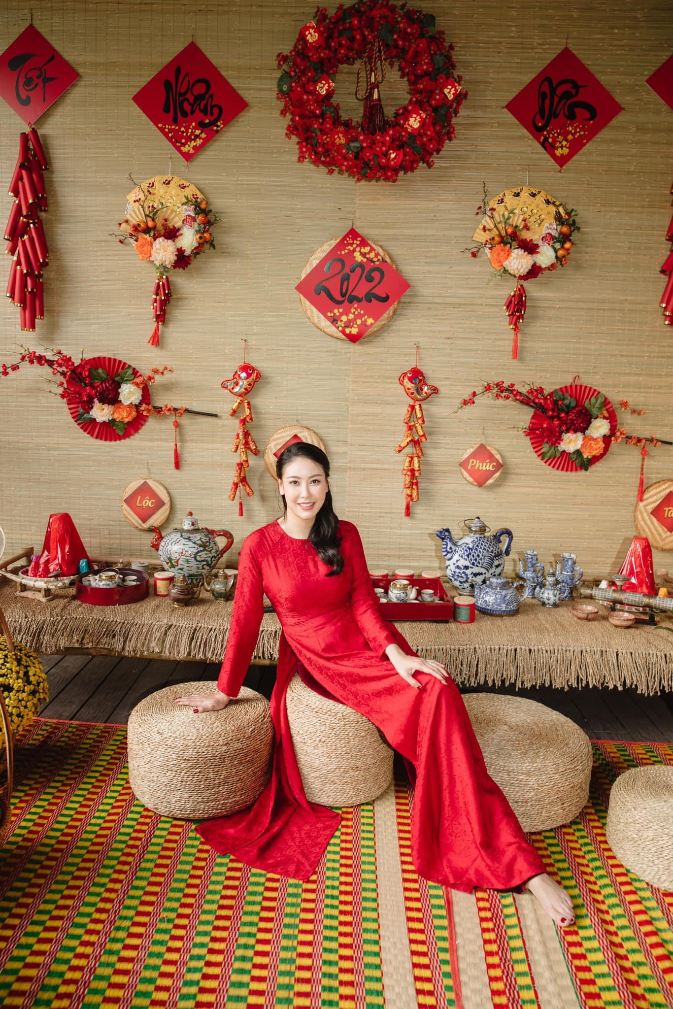 Nhan sắc xinh đẹp và rực rỡ của Hà Kiều Anh ở tuổi trung niên khiến nhiều người ngưỡng mộ.