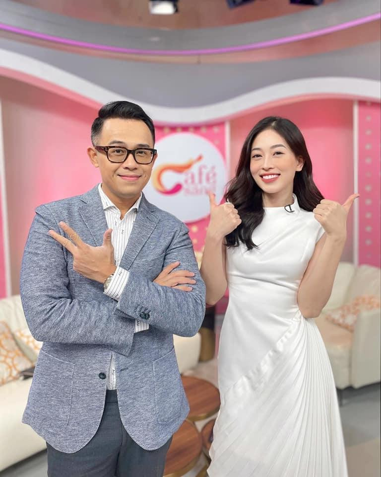 Á hậu Phương Nga hội ngộ MC Đức Bảo trong ngày đi làm đầu năm mới.