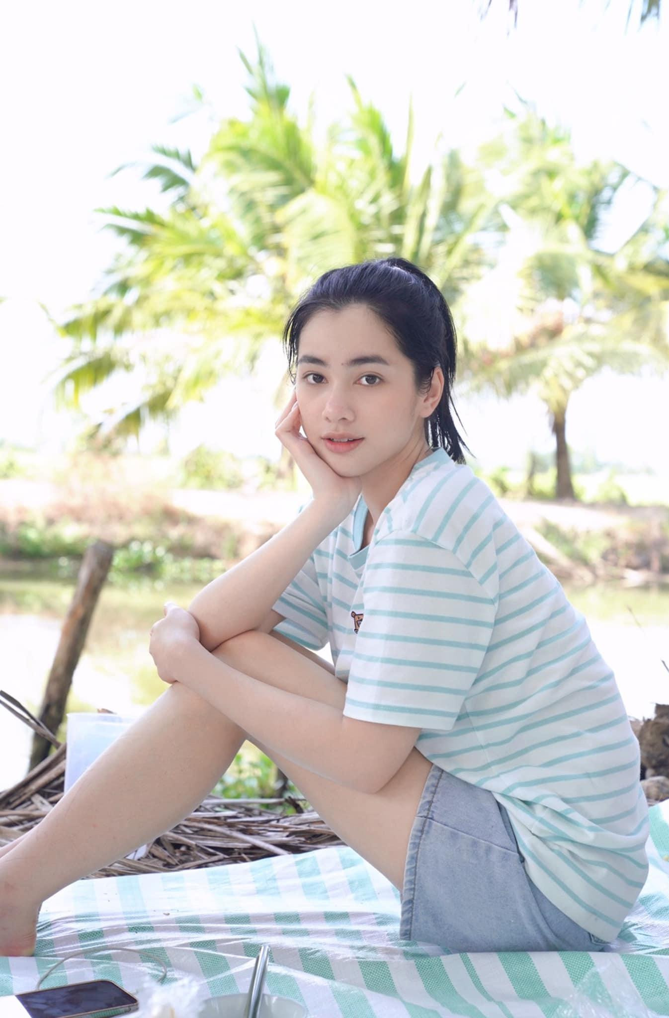 Người đẹp Cẩm Đan đẹp trong trẻo và giản dị khi tận hưởng những ngày thư giãn hiếm hoi khi về quê ăn Tết. Người đẹp Cẩm Đan đẹp trong trẻo và giản dị khi tận hưởng những ngày thư giãn hiếm hoi khi về quê ăn Tết.