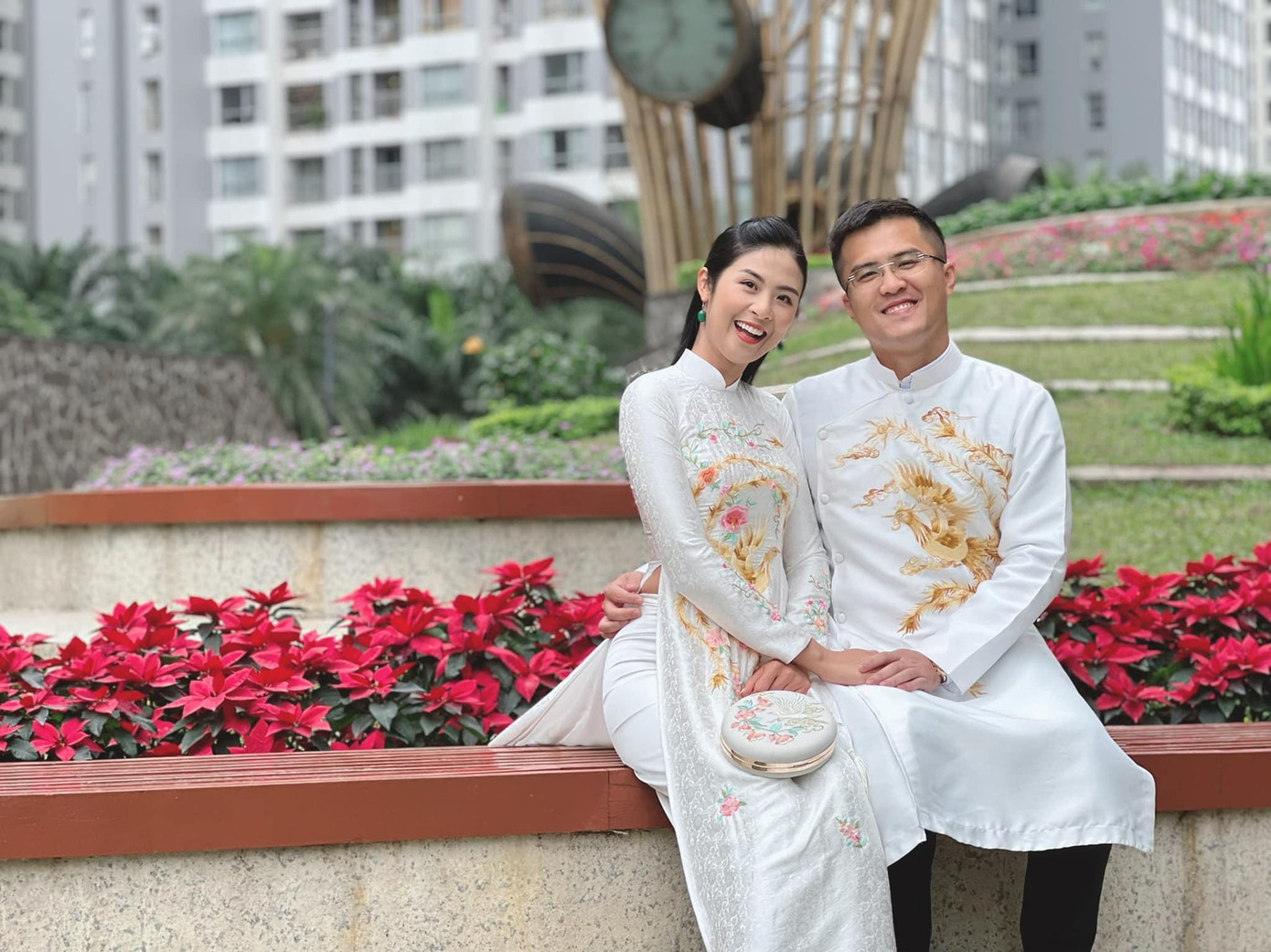 Sau 3 năm gắn bó bên nhau, cặp đôi ngày càng hiểu nhau và thêm mặn nồng. Phú Đạt cũng là người đứng sau, hỗ trợ Ngọc Hân trong công việc kinh doanh của cô.