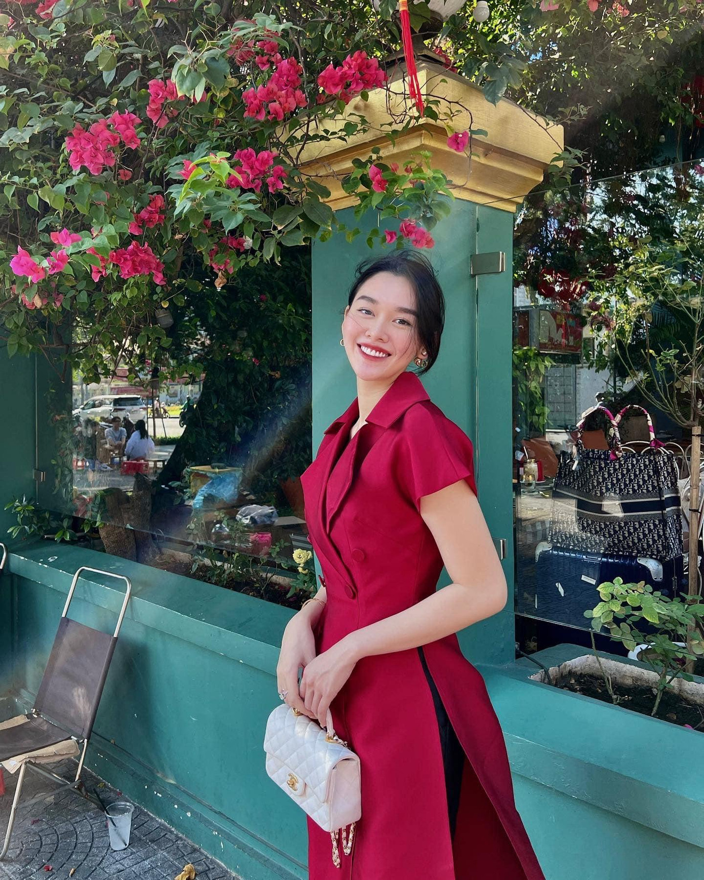 Nhan sắc xinh đẹp của 'gái một con' khiến các fans trầm trồ.