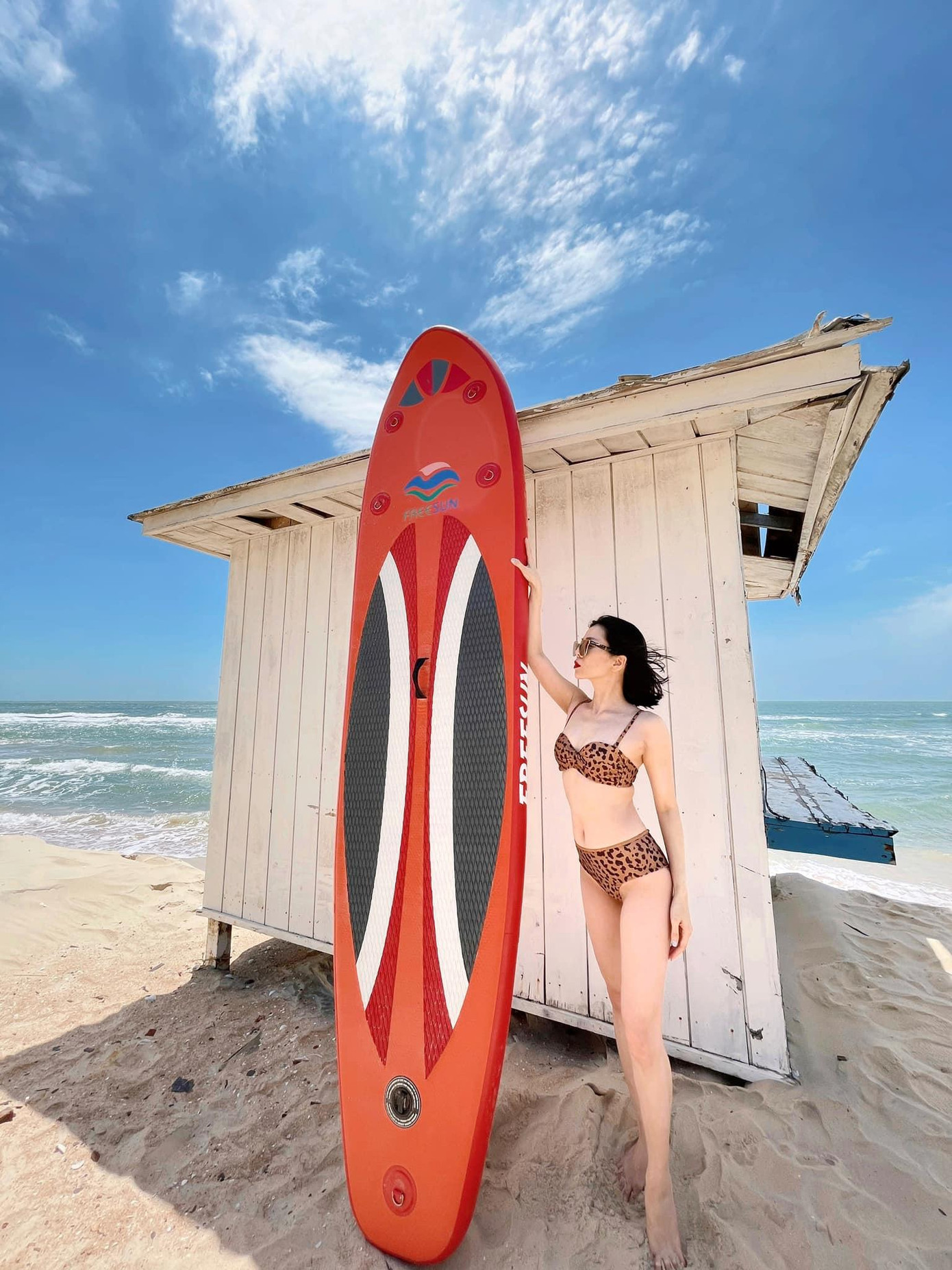 Từ khi công khai yêu tình trẻ Lâm Bảo Châu, Lệ Quyên được khen ngợi nhan sắc ngày càng lên hương.