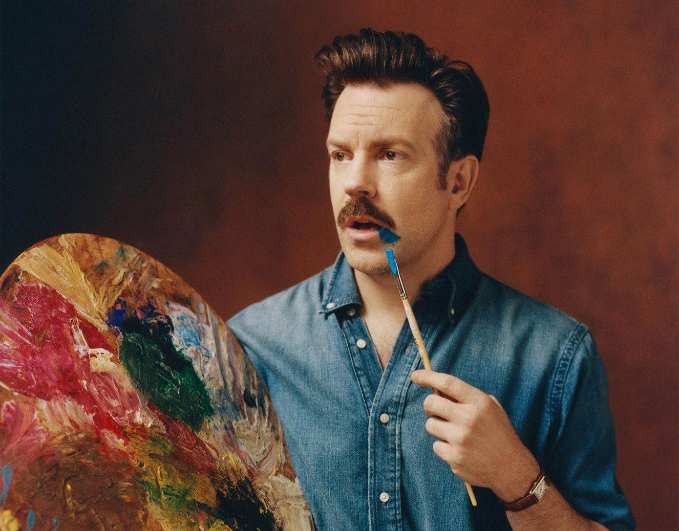 Thành công vang dội của TV series Ted Lasso đã đưa nam diễn viên Jason Sudeikis vào danh sách 100 gương mặt truyền cảm hứng năm 2021 của Time. Anh là một diễn viên, nhà văn và nhà sản xuất người Mỹ.